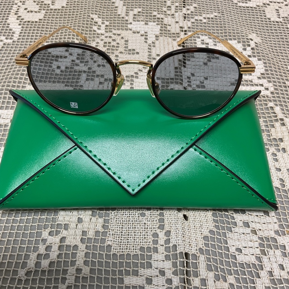 New Bottega Veneta round Intrecciato sunglassses - Picture 2 of 10